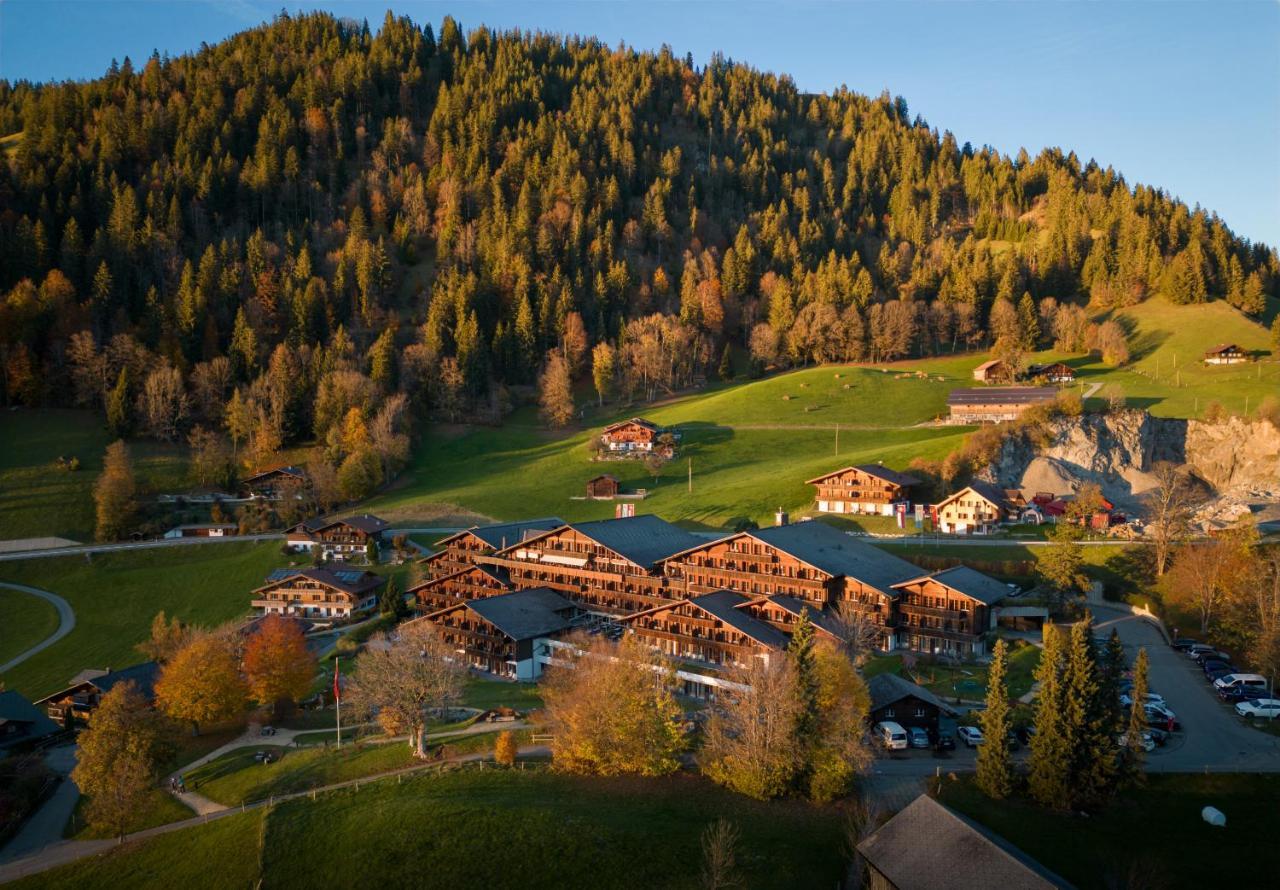 Huus Gstaad Hotel Saanen Exterior photo