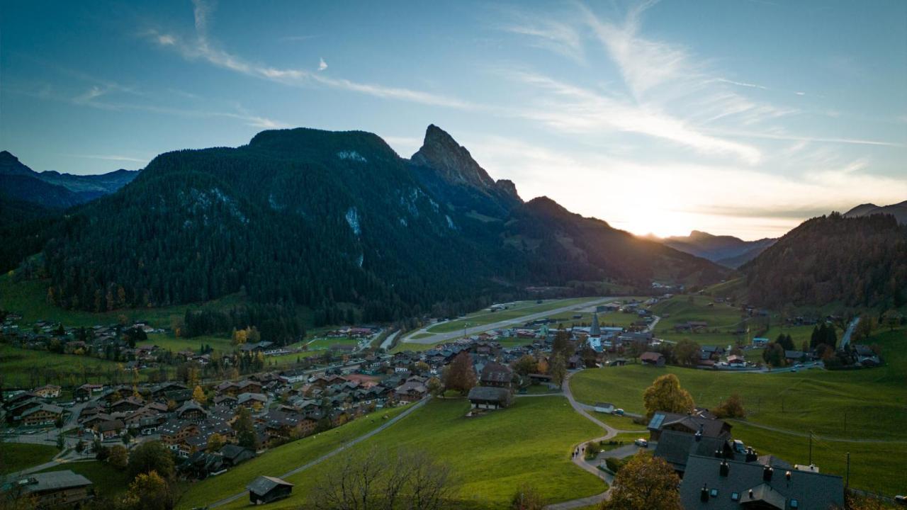Huus Gstaad Hotel Saanen Exterior photo