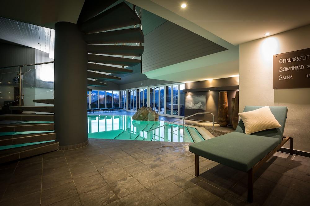Huus Gstaad Hotel Saanen Exterior photo