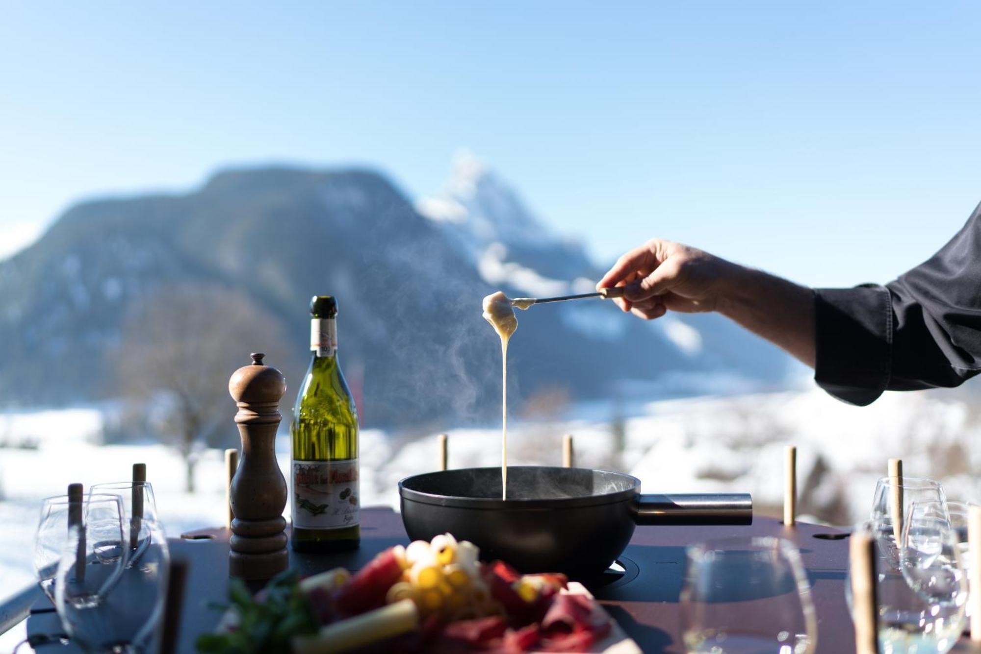 Huus Gstaad Hotel Saanen Exterior photo