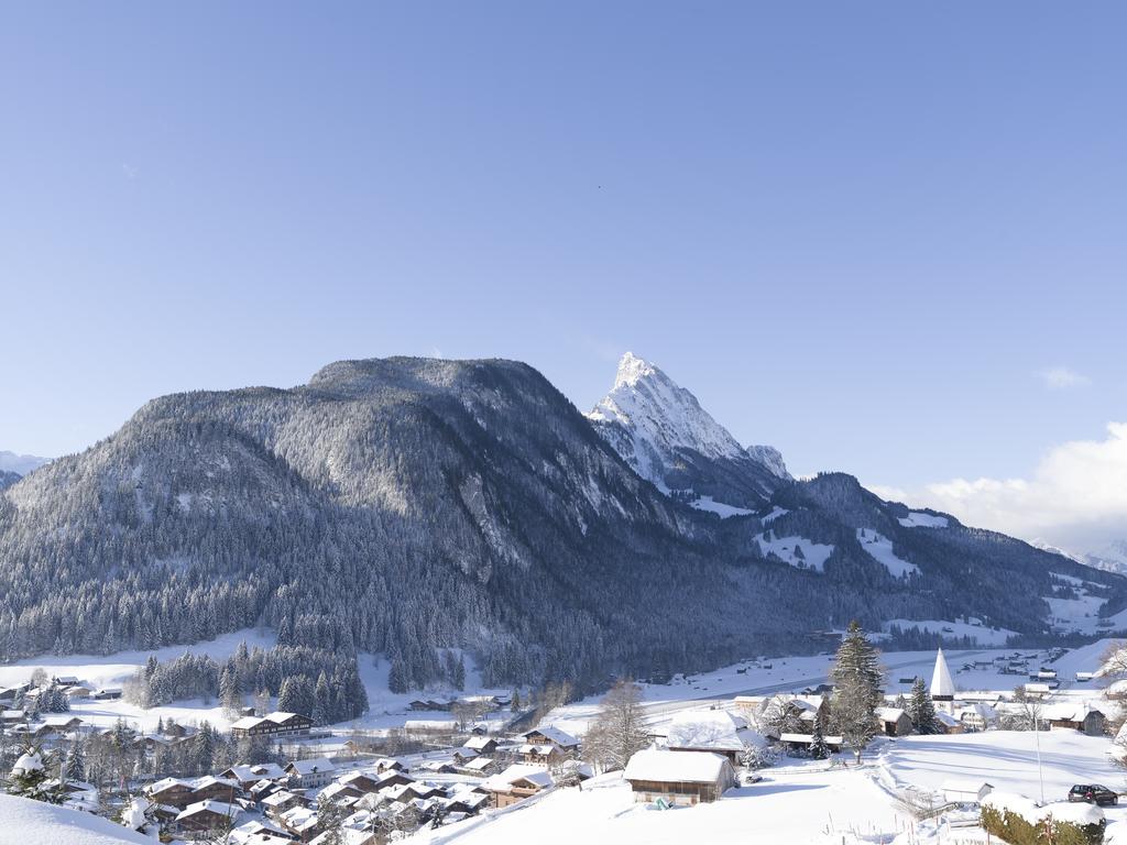Huus Gstaad Hotel Saanen Exterior photo