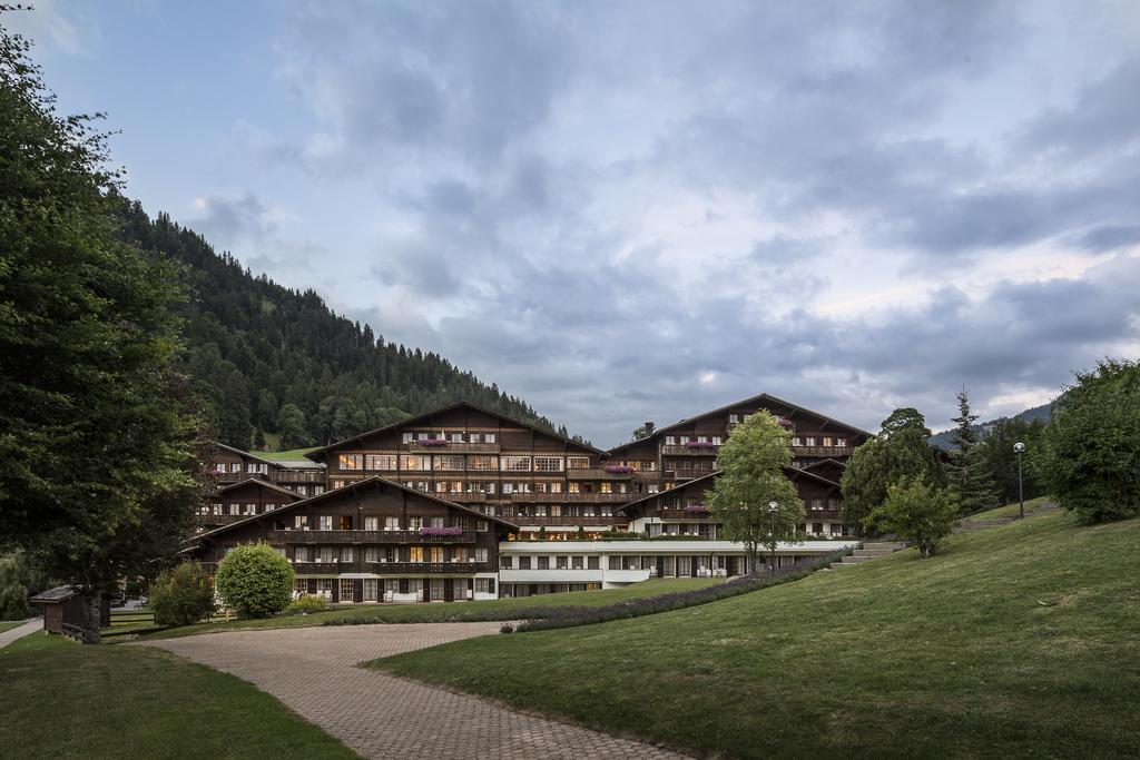 Huus Gstaad Hotel Saanen Exterior photo