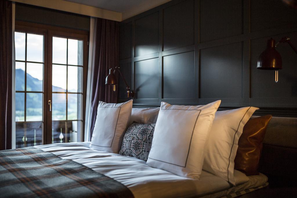 Huus Gstaad Hotel Saanen Exterior photo