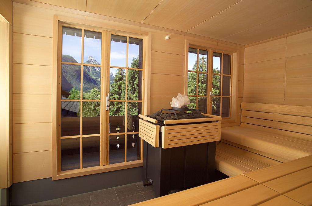 Huus Gstaad Hotel Saanen Exterior photo