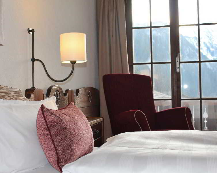 Huus Gstaad Hotel Saanen Exterior photo